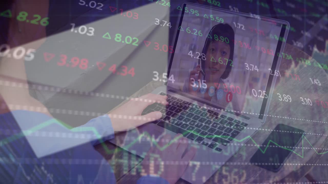 animazione dell'elaborazione dei dati su una donna d'affari asiatica che fa una videochiamata