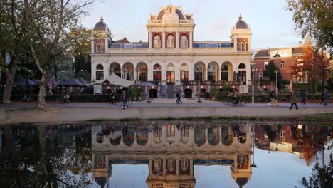 암스테르담의 공공 도시 공원인 vondelpark 파빌리온