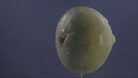 크로마 키를 위해 파란 화면에 루프와 함께 회전하는 무화과