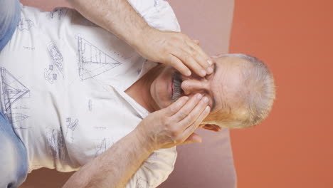 Vertical-video-of-Eye-pain.