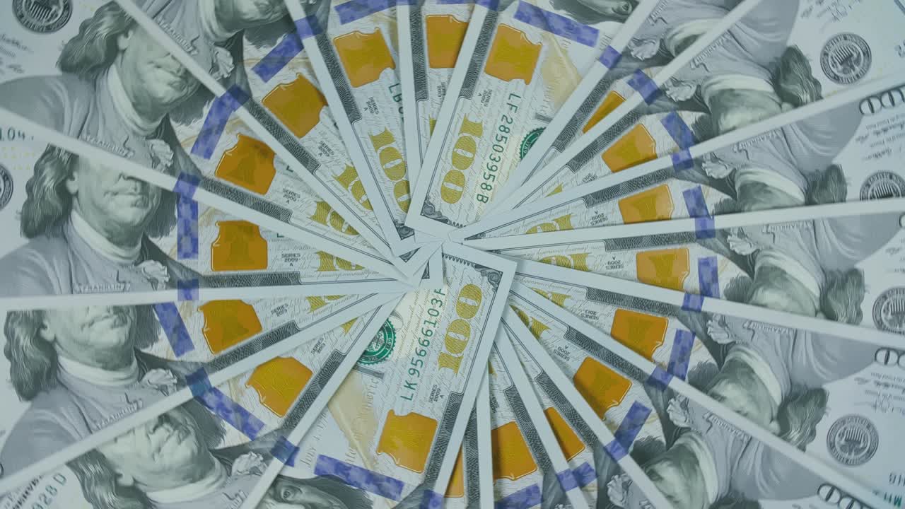 턴테이블에 있는 달러를 회전시키고, 회전시켜서 디자인 모양의 원을 만니다.