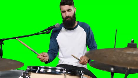 Baterista-Masculino-Tocando-El-Tambor