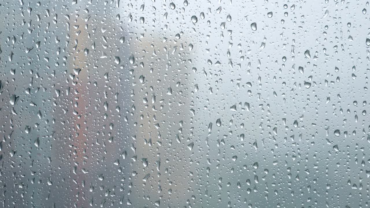 gotas de lluvia en la ventana. tiempo lluvioso. primer plano