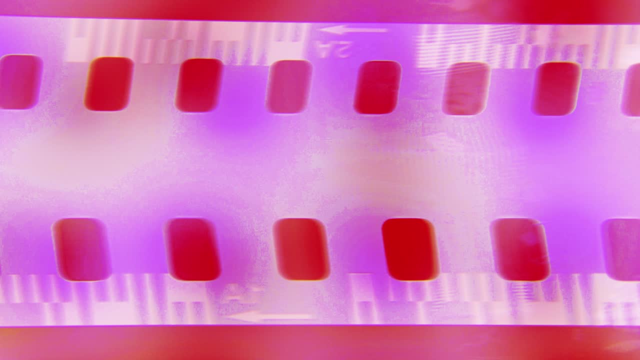 superposición de tiras de película de 35 mm de época roja