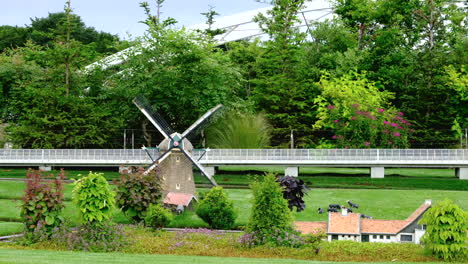 Parque-De-Atracciones-En-Miniatura-De-Molinos-De-Viento-Holandeses-Clásicos