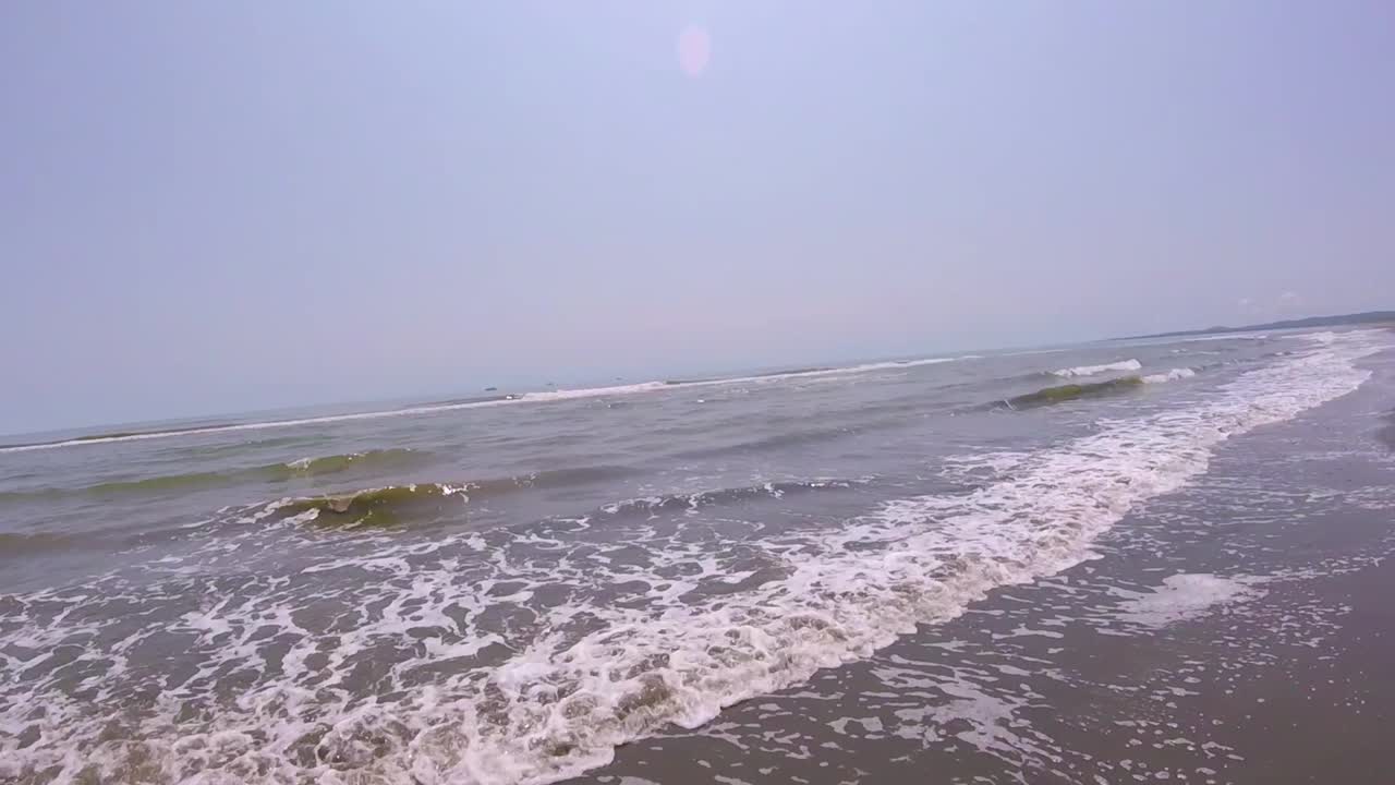 해변에 있는 바다의 파도