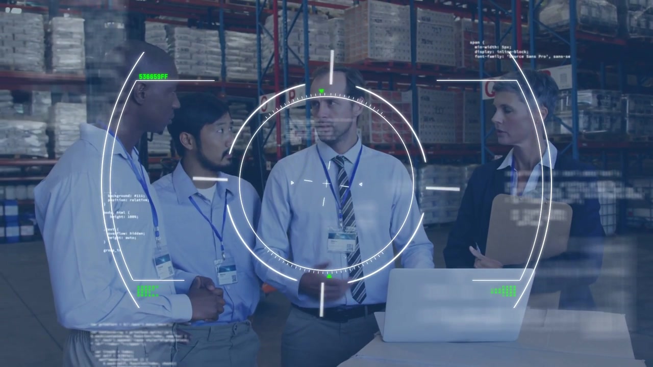 Équipe d'entrepôt réagissant au manager pointant un ordinateur portable, examinant l'inventaire avec un affichage HUD marquant les étagères