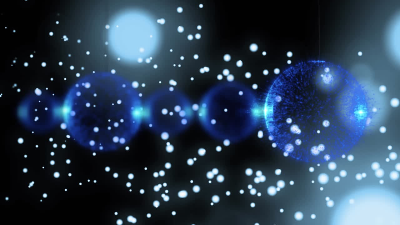 백색 반이는 반점이 배경에 매달린 파란색 구슬에 대해 움직이고 있습니다.