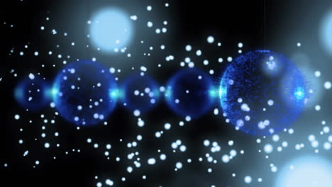 manchas blancas brillantes que se mueven contra las bolas azules colgantes en el fondo