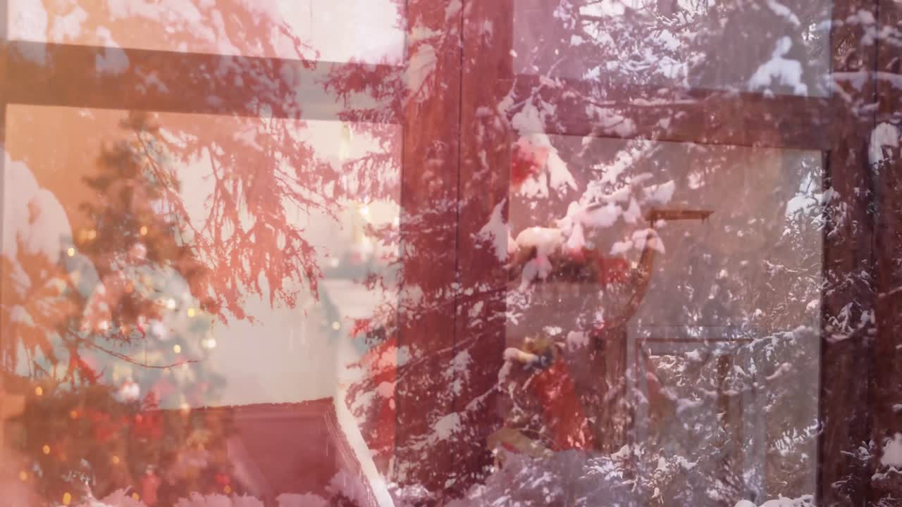 창문을 통해 볼 수 있는 겨울 풍경의 애니메이션 크리스마스 장식