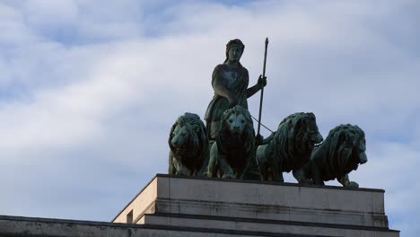 Estatua-de-carro-en-la-puerta-de-la-victoria-de-Munich