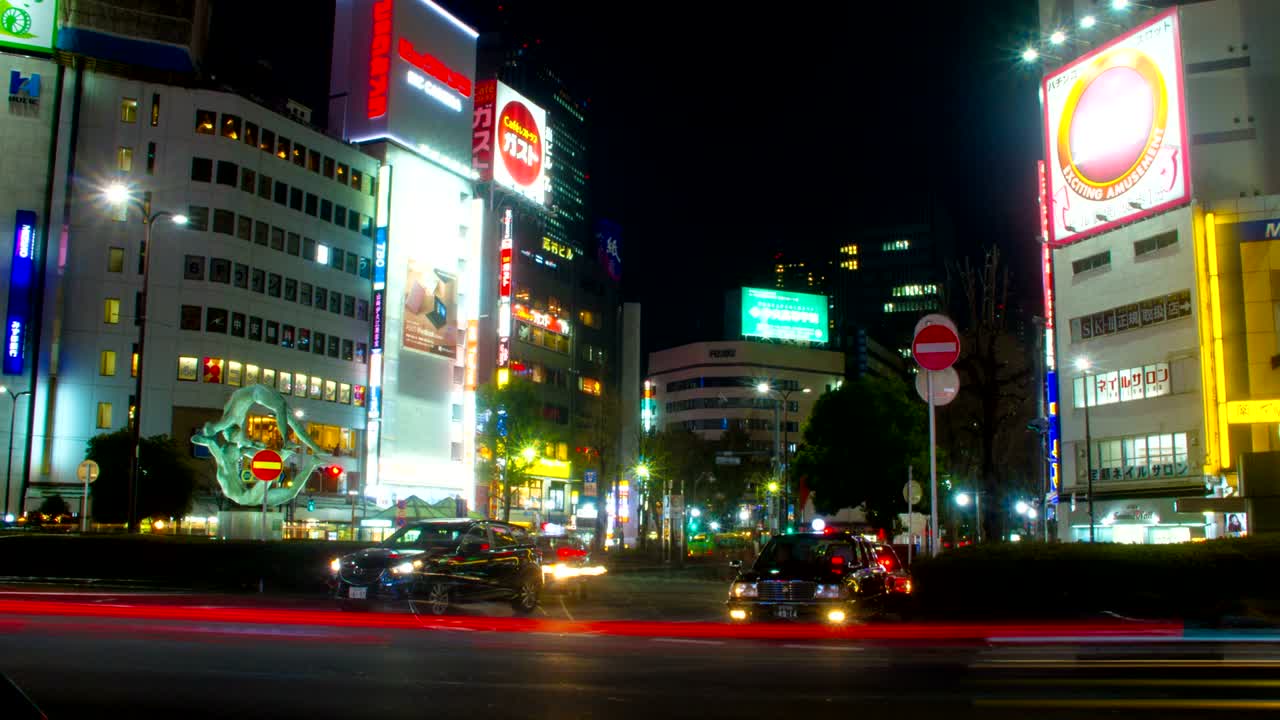 noche hiper lapse 4k en la estación de ikebukuro lado este enfoque profundo