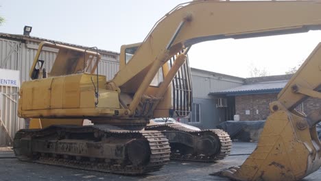 Wide-shot_Reveal-shot-of-yellow-digger