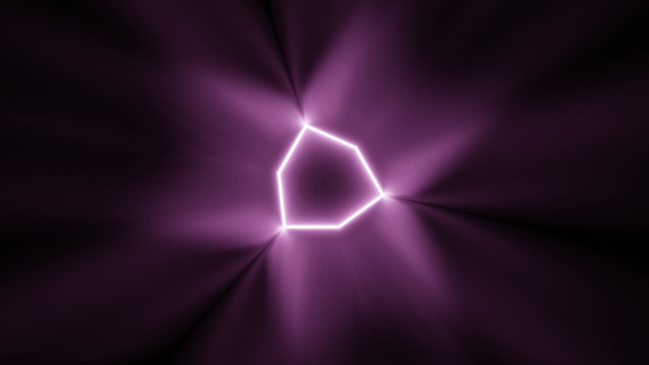 transformación geométrica abstracta de un triángulo en un polígono con reflexiones, rayos, ruido digital y distorsión