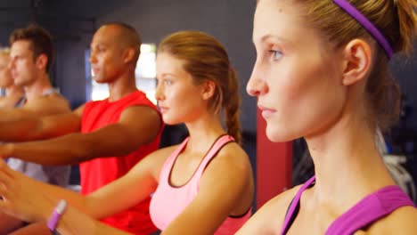 Group-of-fitness-people-doing-exercise