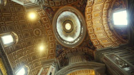 Basílica-De-San-Pedro-En-El-Interior-Del-Vaticano