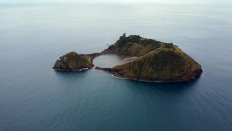 ilhéu de vila franca do campo, en las islas azores, portugal