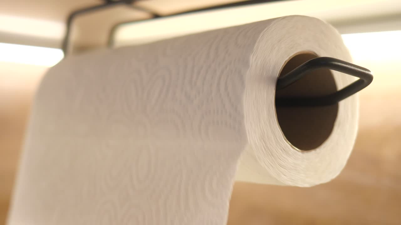 Rolo de Papel Toalha em um Suporte