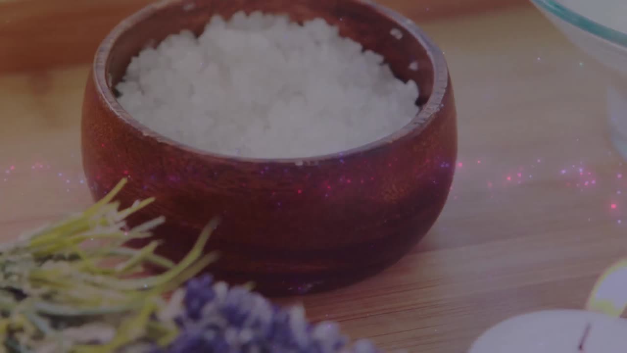 Animation af lyspletter over spa-udstyr, stearinlys og blomst