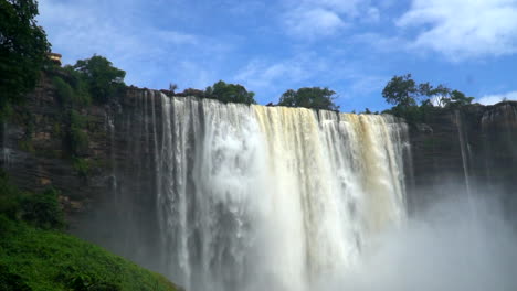 la famosa cascada de kalandula en angola en cámara lenta