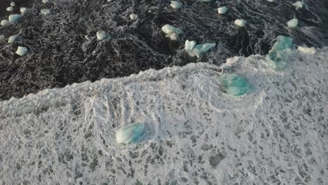 Drone-shot-for-the-coast-in-Iceland-in-Diamond-Beach-3