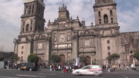 Upward-Pen-Shot-Of-Catedral-Metropolitana-Da-La-Ciudad-De-Mexico