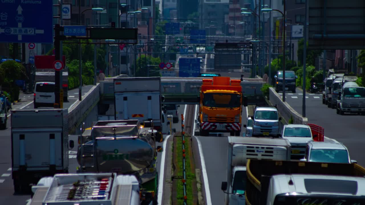 도쿄의 도시 거리에서 교통 체증의 타임 스 긴