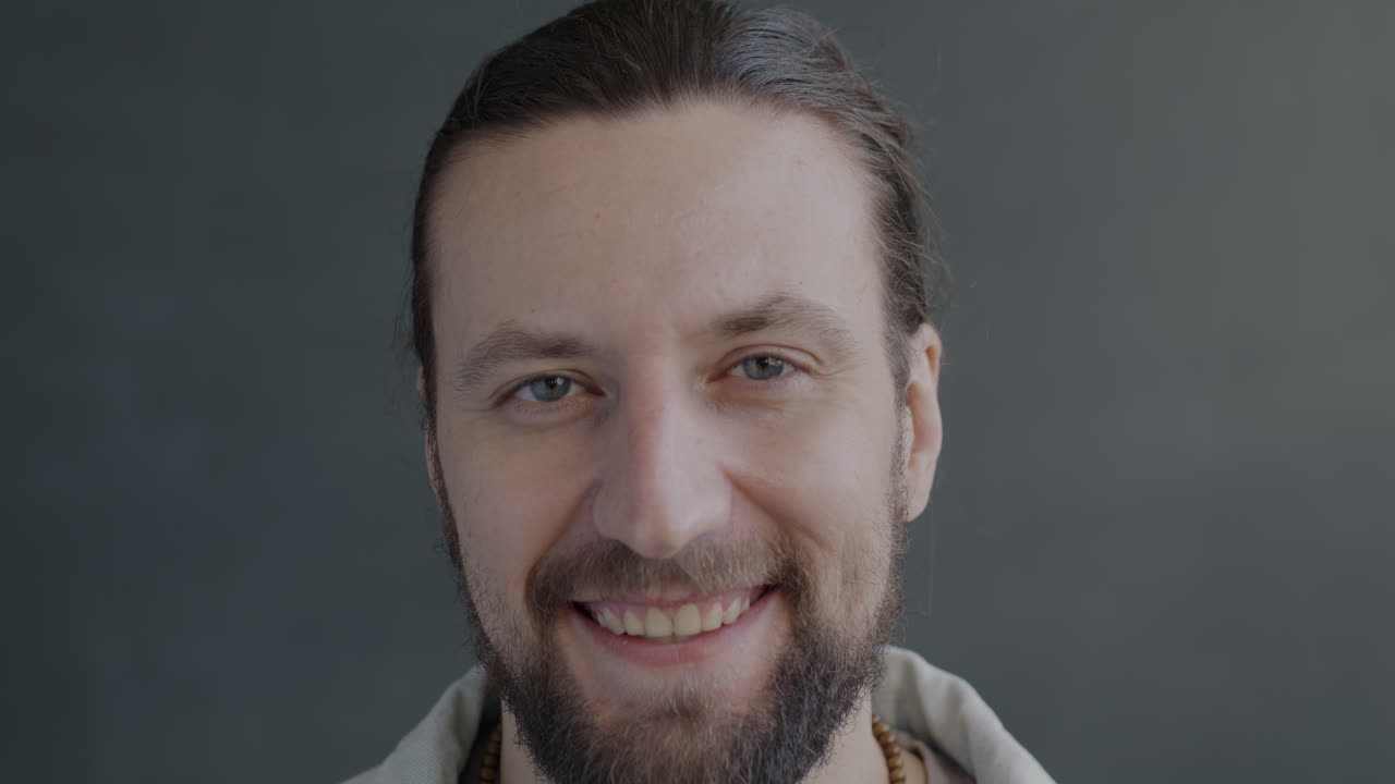 Retrato de un hombre sonriente