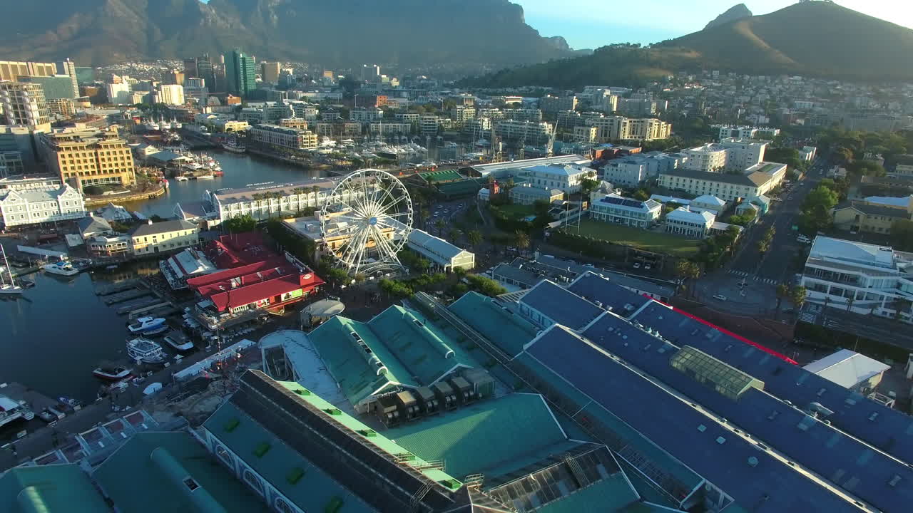 빅토리아와 알버트 워터프론트 위에서