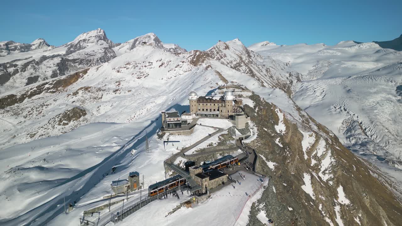 auge aéreo disparó por encima de gornergrat en zermatt, suiza