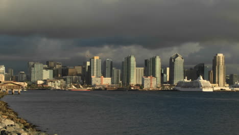 Time-lapse-of-the-San-Diego-waterfront-