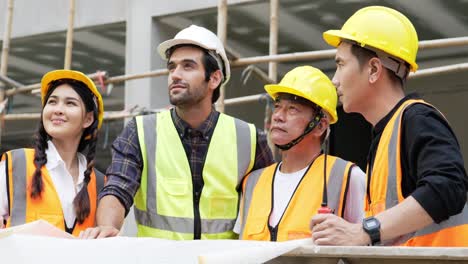 ingeniero civil trabajando juntos