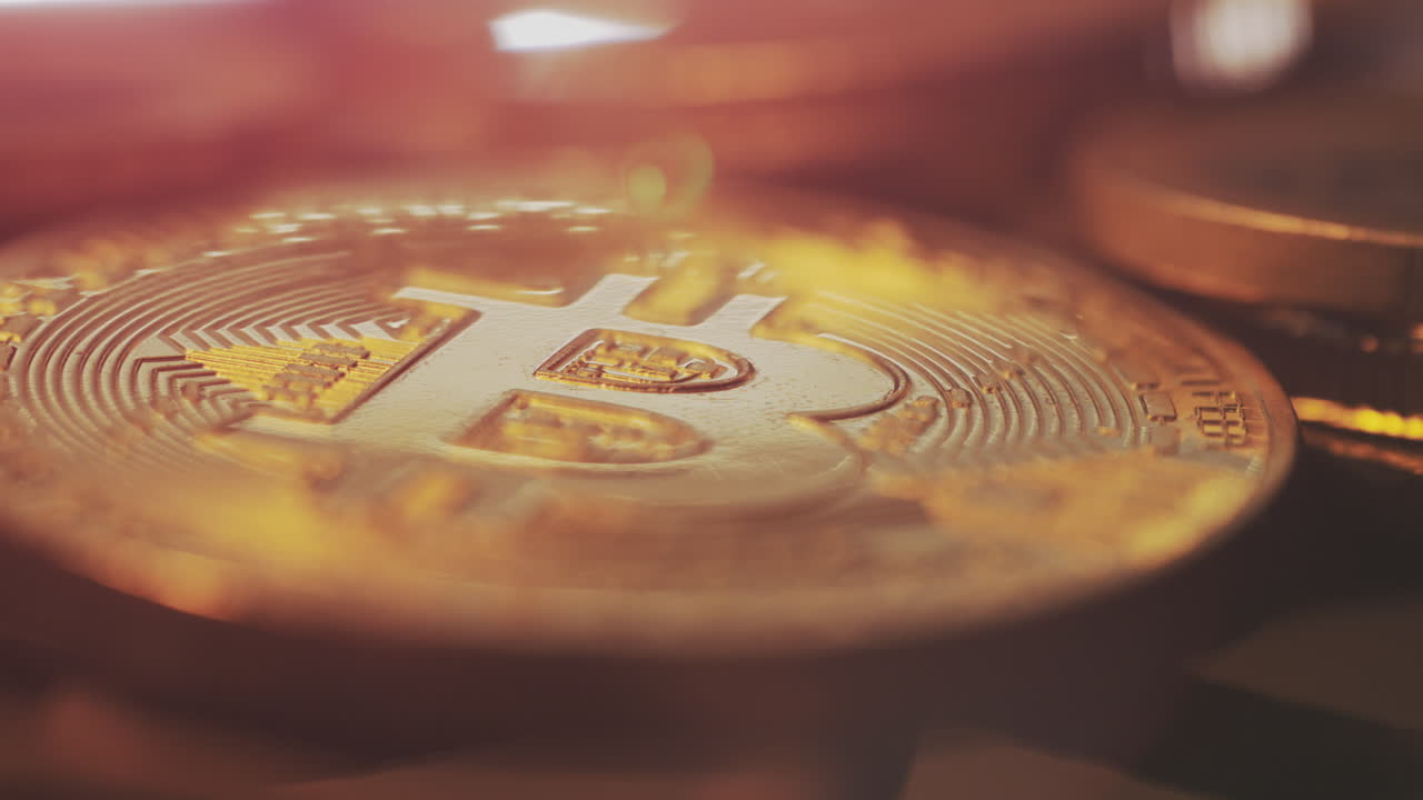primer plano de la moneda de bitcoin