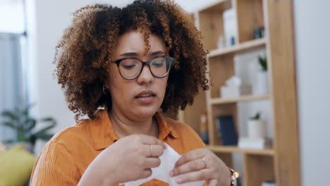 Computer,-sick-and-blowing-nose-with-woman-in-home