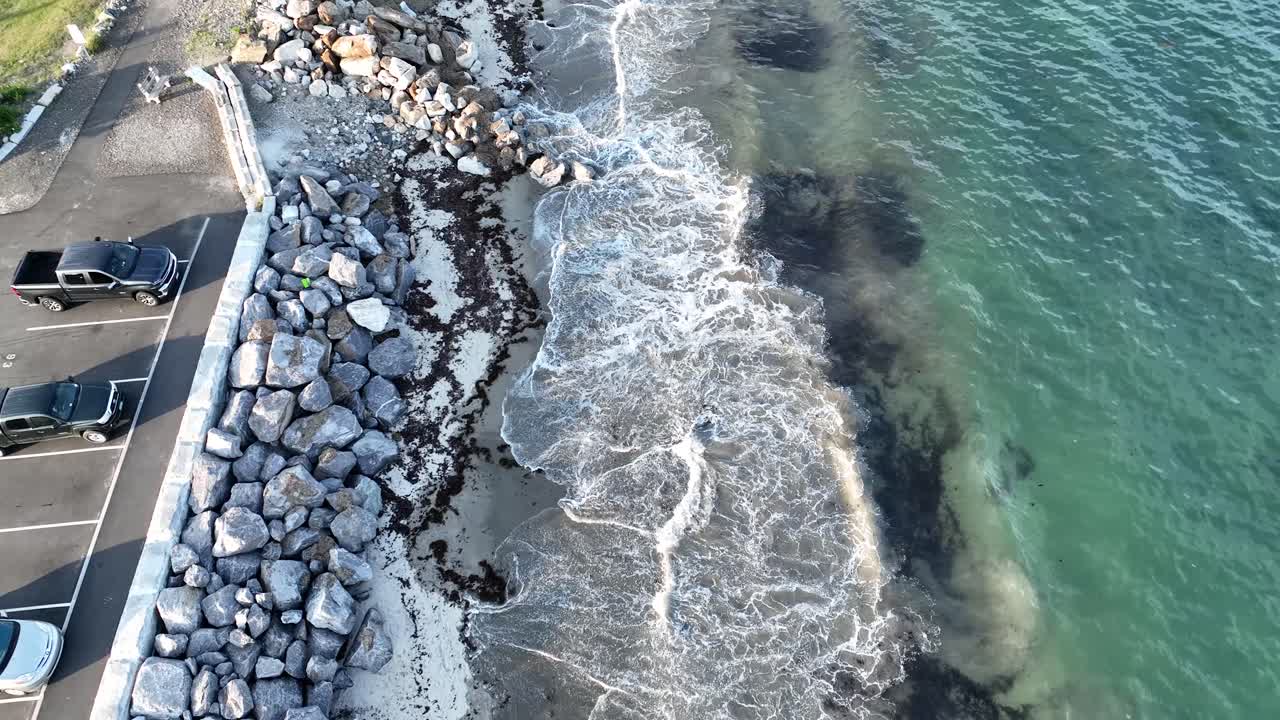 Waves crashing on a beautiful rocky turquoise beach in New England