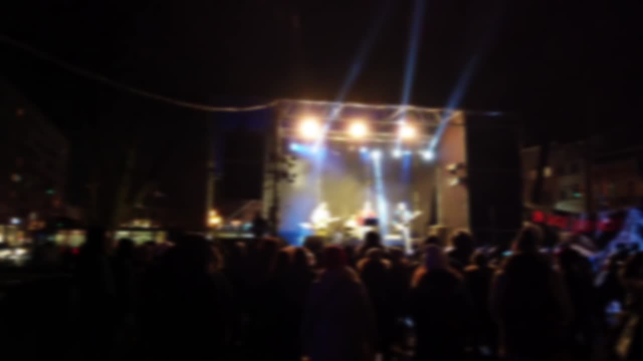 Riprese del concerto sul palco. Fuori fuoco