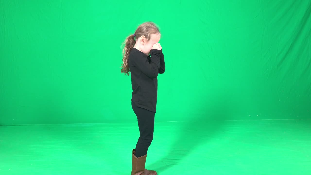 Ağlayan Küçük Kız Yandan Yeşil Ekran