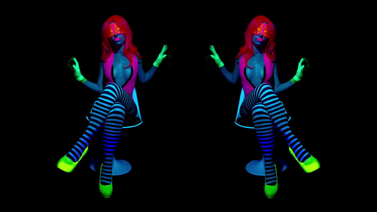 mujer que brilla intensamente 43