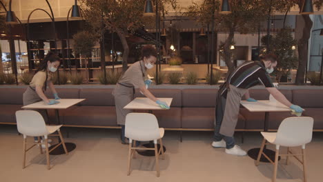 restaurant workers wiping tables synchronously