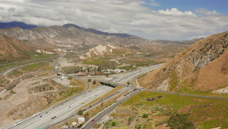 The-I-15-from-Los-Angeles-to-Las-Vegas,-near-Phelan