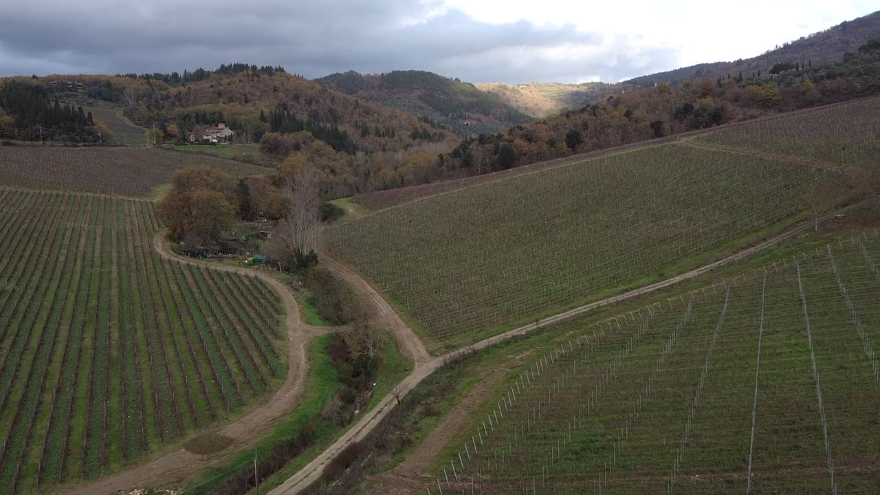 Colline e valle nei vigneti del Chianti, Toscana Italia, vista aerea.