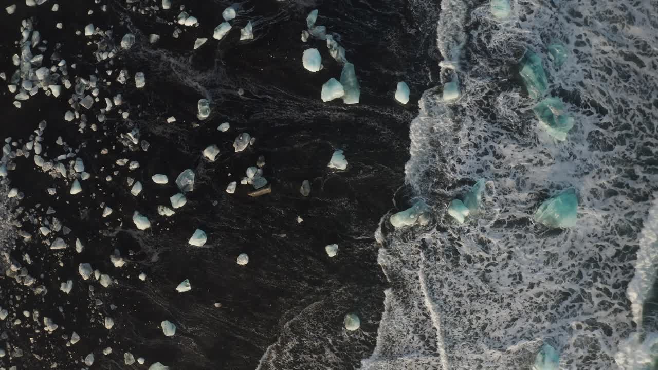 다이아몬드 비치-5에서 아이슬란드 해안을 위한 드론 촬영