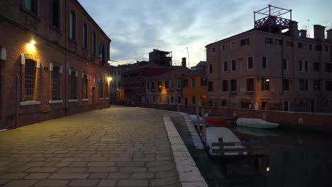 Venice-is-Filled-with-Many-Ancient-Brick-Houses