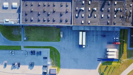 tomada aérea de un almacén industrial