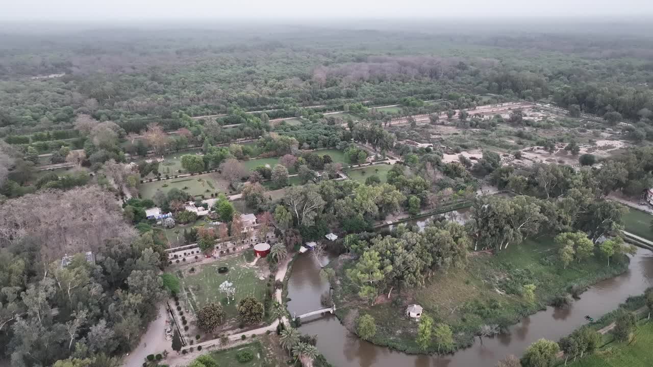 vista aérea sobre el parque nacional lal suhanra, una reserva de biosfera declarada por la unesco en el distrito de bahawalpur de la provincia de punjab
