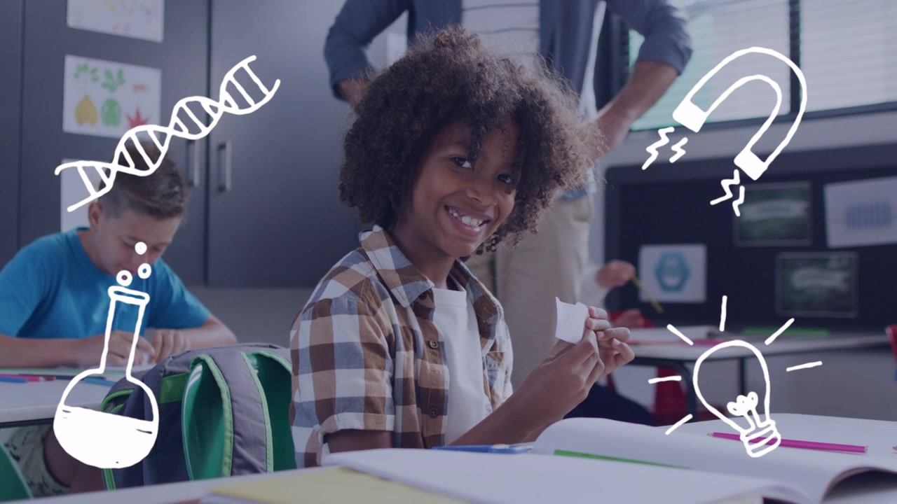Criança sorrindo e segurando papel no início, ícones de ciência aparecendo ao redor da mesa, apoiando a aula.