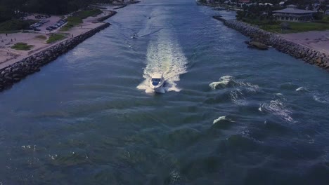 Bootfahren-Im-Jupiter-Florida-Inlet-Auf-Dem-Intercoastal-Waterway-Des-Loxahatchee-River