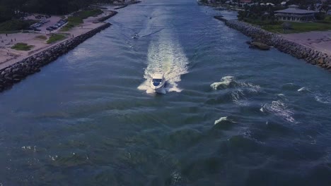 boating in the jupiter florida inlet on the loxahatchee river intercoastal waterway