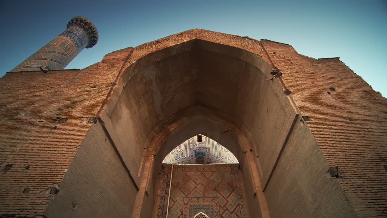 el mausoleo de amir temur en samarkand, uzbekistán, fue construido en 1404.