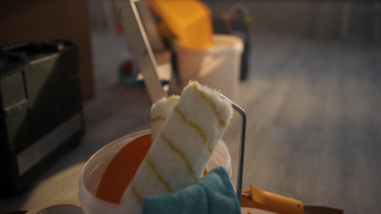 herramientas para la renovación de la casa en el piso. equipo para la reparación del hogar en la casa nueva.